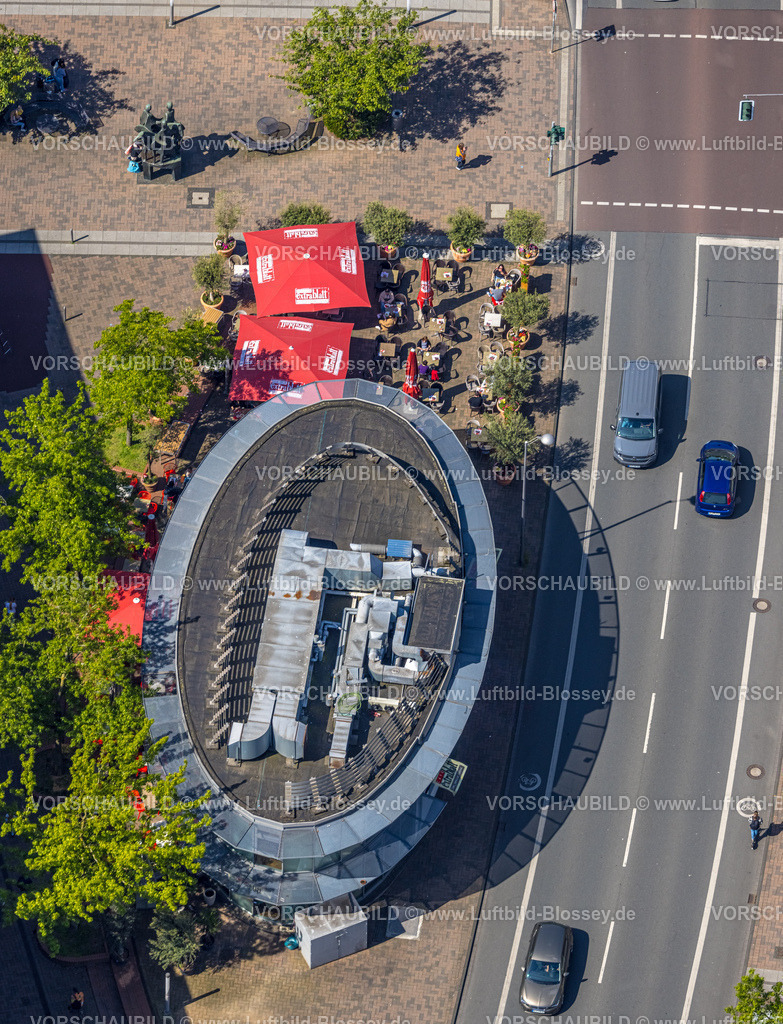 Bottrop230509680 | Luftbild, Cafe Extrablatt mit Außengastronomie und Sonnenschirmen, Altstadt, Bottrop, Ruhrgebiet, Nordrhein-Westfalen, Deutschland