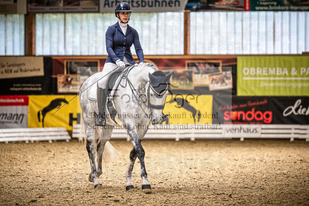 DOS_3033 | Entdecke hochwertige Reitturnierfotos von Foto Oger. Professionell, emotional und authentisch – jetzt Lieblingsmomente im Shop bestellen.Deutschlandweite Turnierfotografie. - Realisiert mit Pictrs.com