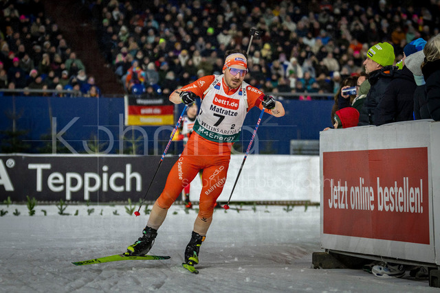 bett1.de WTC Biathlon auf Schalke, 28.12.2025 | Joscha Burkhalter (Team Schweiz) bei der World Team Challenge (bett1.de WTC Biathlon auf Schalke) am 28.12.2025 in der Veltins-Arena in Gelsenkirchen (Deutschland). 