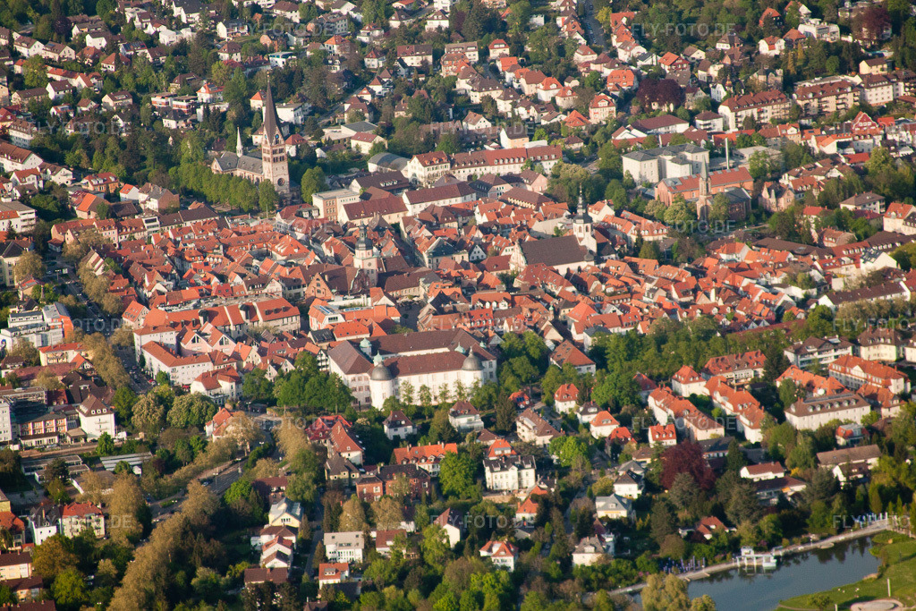 Luftbild: Ettlinger Schloss in Ettlingen im Bundesland Baden-Württemberg in Deutschland. Foto: IMG_26875.jpg vom 28.04.2010 durch Werner Riehm/FLY-FOTO.de