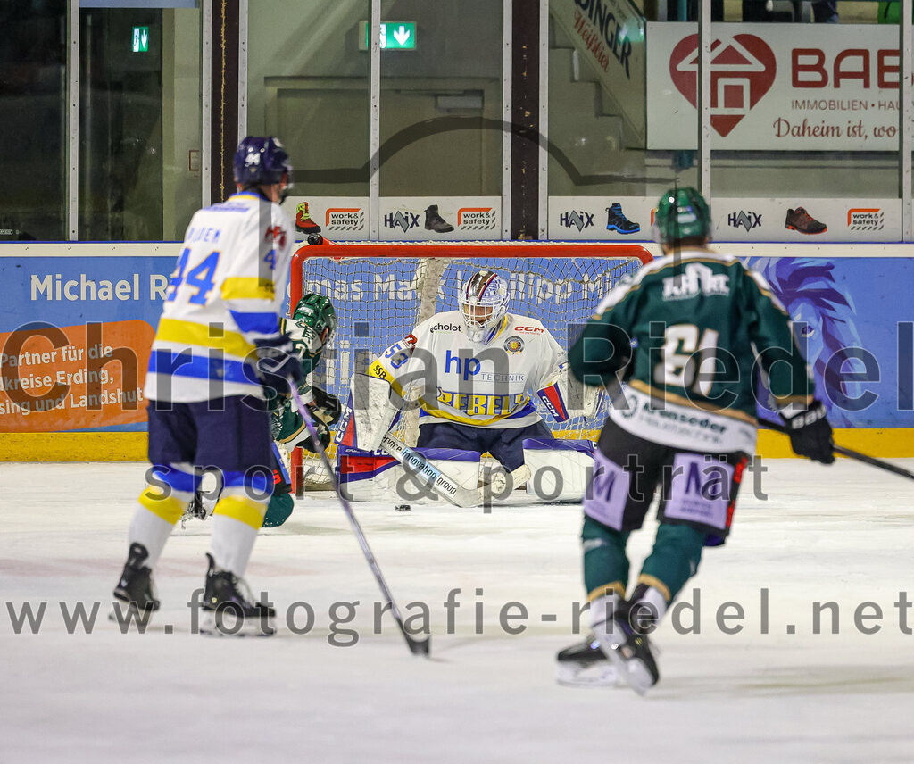 2025-12-05_100_TSV_Erding_gegen_Stuttgart_Rebels | Erding, Deutschland, 05.12.2025:Eishockey, Oberliga Süd 2025 / 2026, 23. Spieltag, TSV Erding gegen Stuttgart Rebels, Endergebnis: 5:6Kimi Saffran (Stuttgart Rebels, #53)Foto: Christian Riedel / fotografie-riedel.net