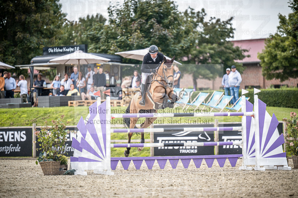 DOS_6637 | Entdecke hochwertige Reitturnierfotos von Foto Oger. Professionell, emotional und authentisch – jetzt Lieblingsmomente im Shop bestellen.Deutschlandweite Turnierfotografie. - Realisiert mit Pictrs.com