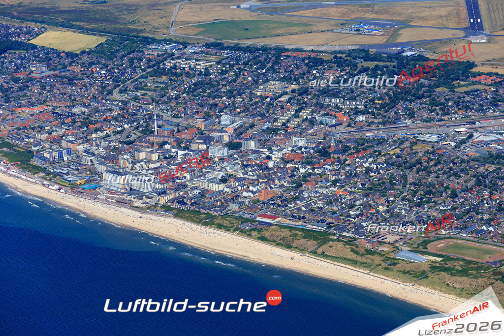 Die Luftbildaufnahme Westerland - Sylt wurde 2018 mittels Flugzeug (keine Drohne) erstellt. Perfekte Schärfe und Druck- Auflösung- Garantiert!