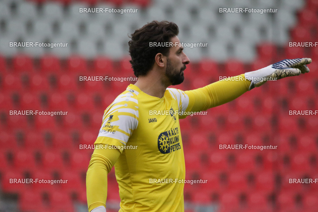 KFC Uerdingen - TSV Meerbusch | Krefeld, Deutschland, 07.12.25 Torhüter Franz Bachmann (TSV Meerbusch) in Aktion während des Oberliga Niederrhein Spiels zwischen KFC Uerdingen - TSV Meerbusch im Krefelder Grotenburg Stadion am 07. Dezember 2025 in Krefeld (Foto von Ralph Görtz / Brauer-Fotoagentur)