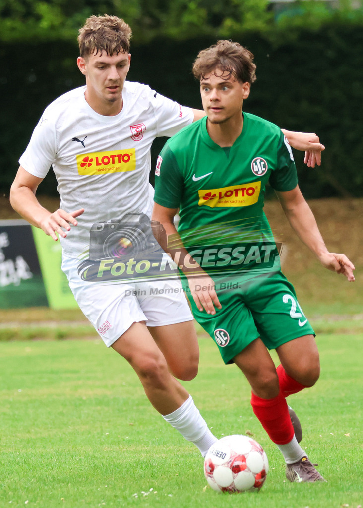 TuS Bersenbrück - HSC Hannover | Auf dem Bild zu sehen: weiß TuS Bersenbrück: ; grün HSC Hannover: TuS Bersenbrück, HSC Hannover, Saison 25/26, Testspiel, Bünde, Deutschland - Realisiert mit Pictrs.com