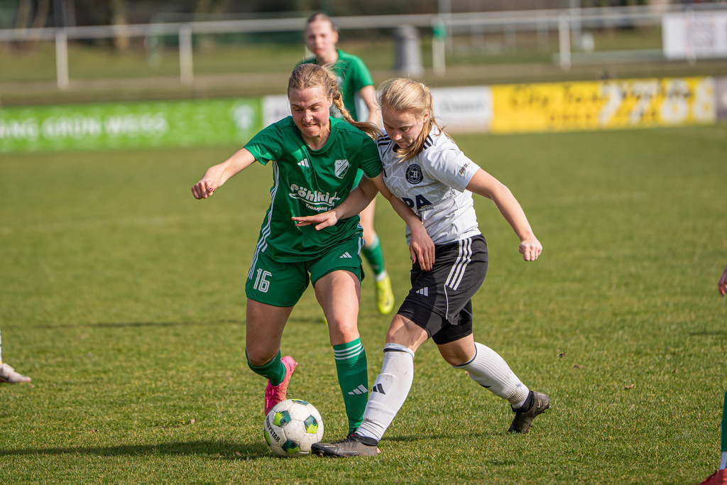 Fußball I Frauen I Saison 2025-2026 I Oberliga Niedersachsen I 15. Spieltag I TuS Lutten - FC Jesteburg-Bendestorf I 6566 | jns.sportfotos - Realisiert mit Pictrs.com
