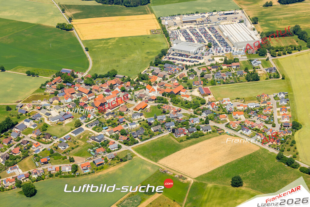 Das Luftbild zeigt : Neukirchen Hemau - Die Luftaufnahme wurde 2023 vom UL-Flugzeug aus erstellt ( keine Drohne ) - Hochauflösende Luftaufnahme - Für grossformatige Ausdrucke geeignet. Die Geschenkidee !Mit Lizenz und Bildrechte bestellbar