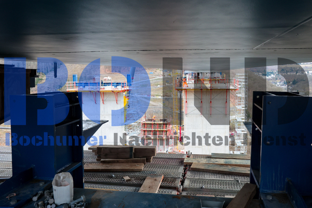 SES_LUDRAH20250225-12 | bond - Realisiert mit Pictrs.com