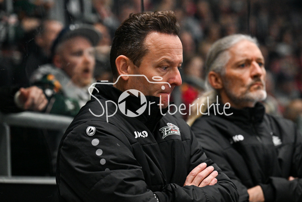 Augsburger Panther - Fischtown Pinguins | Im Bild Dr. med. Karl GOLCZYK / Einzelfoto / Freisteller beim match zwischen den Augsburger Panthern und den Fischtown Pinguins am 15. Spieltag der Penny DEL im Curt Frenzel Stadion am 28.10.2025