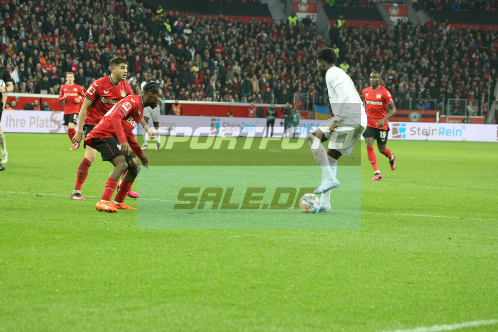 Bayer 04 Leverkusen - FC Bayern München | Alphonso Davies - © Sportfoto-Sale (MK) - Realisiert mit Pictrs.com