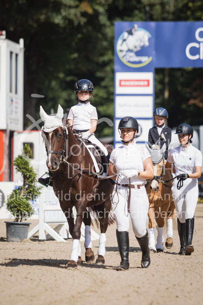 230910_OWLCh_Führzügel-169 | Deine schönsten Turniermomente als professionelle Fotos! Entdecke hochwertige Pferdesport-Fotografie im Online-Shop. Jetzt Fotos finden & bestellen!