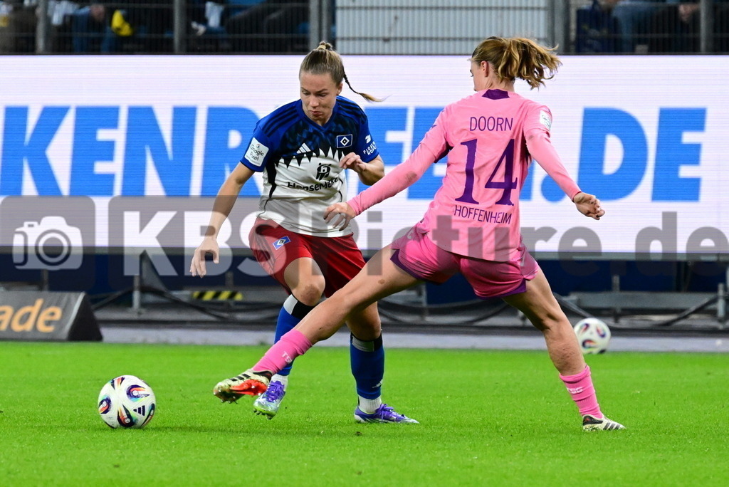 KBS Picture_HSV-Hoffenheim_Frauen_039 | v.l. Meyer Christin (HSV Frauen) , Doorn Lisa (TSG Hoffenheim Frauen) ,Sportplatz :  Volksparkstadion, - Realisiert mit Pictrs.com
