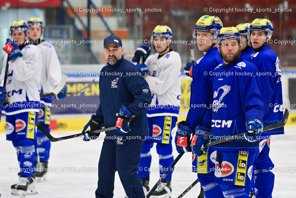 Eistrainig EC VSV mit Headcoach Pierre Allard | Eistrainig EC VSV mit Headcoach Pierre Allard, 1. Eistrainig EC VSV mit Headcoach Pierre Allard am 02.12.2025 in Villach (Stadthalle Villach), Austria, (Photo by Bernd Stefan)