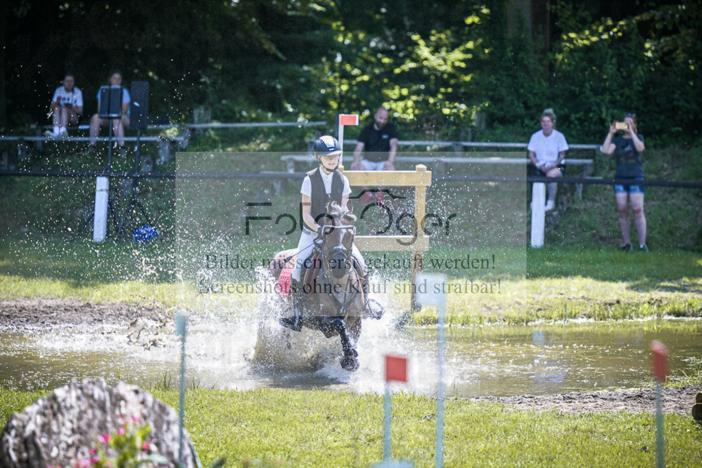DOS_5042 | Entdecke hochwertige Reitturnierfotos von Foto Oger. Professionell, emotional und authentisch – jetzt Lieblingsmomente im Shop bestellen. - Realisiert mit Pictrs.com