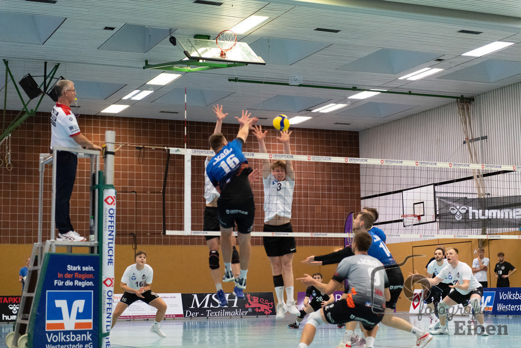 VSG Ammerland-TV Baden | Volleyball-Regionalliga; VSG Ammerland (blau)-TV Baden (weiß) am 19.10.2024; in Bad Zwischenahn (Sporthalle Schullerstraße), Photo: Philip Eiben 2024 - Realisiert mit Pictrs.com