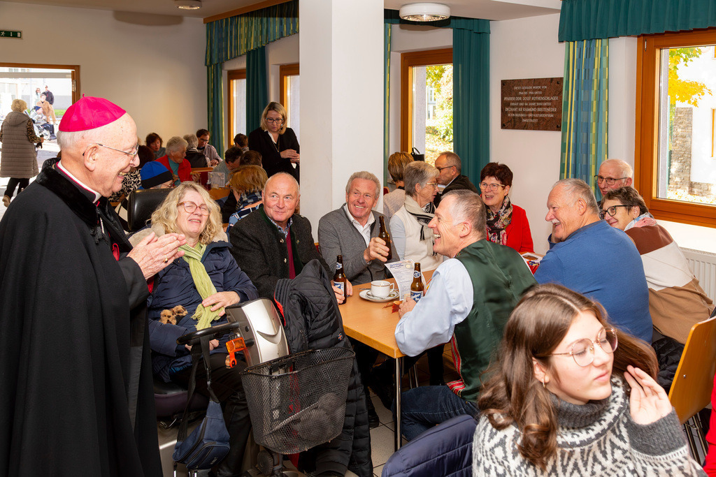 Festmesse-114 | Fotodoku der Festmesse anläßlich der Seligsprechung von Maria Theresia LEDOCHOWSKA 1975, zelebriert von Altbischof DDr. Klaus Küng und Pfarrer Mag. Zenon PAJAK in der Pfarrkirche Loosdorf. 