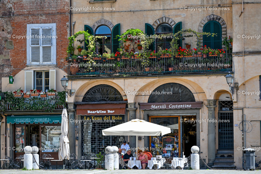 Italien_ Toscana_ Lucca_ 29.05.2024-15 | 29.05.2024, Italien, ITA, Toskana, Lucca im Bild Stadtansichten, Gebäude, Architektur, Touristen, Historisch, Souvenier, 


Lucca ist die Hauptstadt der Provinz Lucca in der Toskana. Sie liegt im Tal des Flusses Serchio etwa 20 km nordöstlich von Pisa und 20 km östlich der toskanischen Küste
Quelle: Wikipedia
