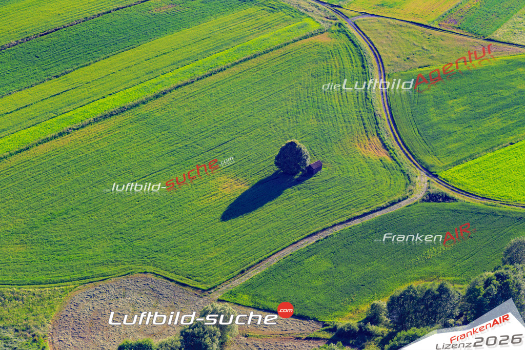 Die Luftaufnahme Geutenreuth - Weismain wurde 2017 mittels Flugzeug (keine Drohne) erstellt. Perfekte Schärfe und Druck- Auflösung- Garantiert!