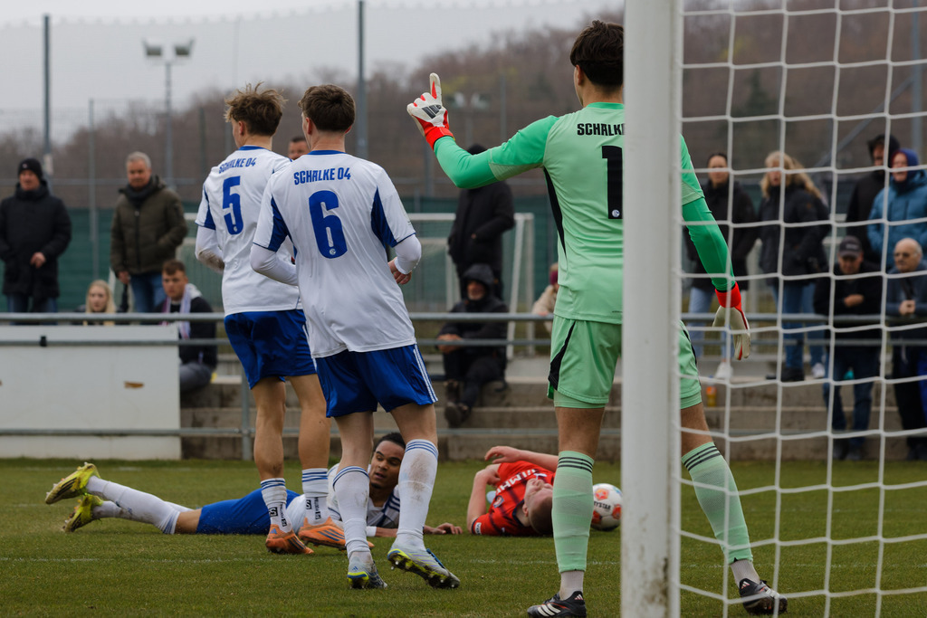 20260412-FCHS04_070 | 1.FC Heidenheim 1846 vs. FC Schalke 04, Fußball, U19, A-Junioren, NWL, U19-DFB-Nachwusliga, 2025/2026, 8. Spieltag, 12.04.2026 in Heidenheim, Walter-Birkhold-Jugendstadion (Foto: Michael Bulling) - Realisiert mit Pictrs.com