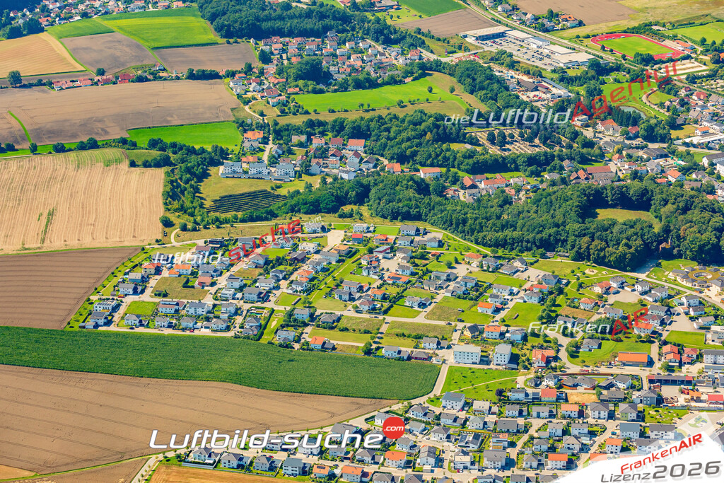 Luftaufnahme von Ergoldsbach - Die Luftaufnahme wurde 2025 vom UL-Flugzeug heraus erstellt ( keine Drohne ) - Hochauflösende Luftaufnahme - für professionelle Ausdrucke geeignet. Die Geschenkidee !Mit Lizenz und Bildrechte bestellbar