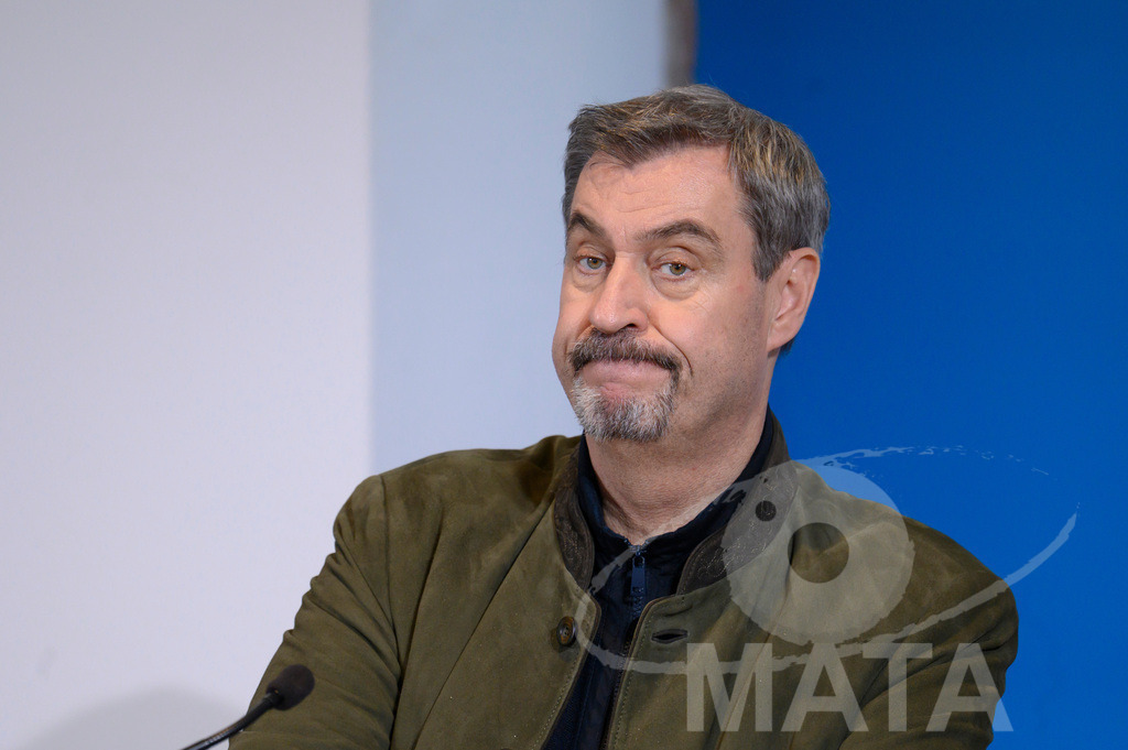 _DWI7825 | Bayerns Ministerpräsident Markus Söder (CSU) bei einer Pressekonferenz im Lokschuppen. Rosenheim, 02.12.2025 Bayern Deutschland - Realisiert mit Pictrs.com