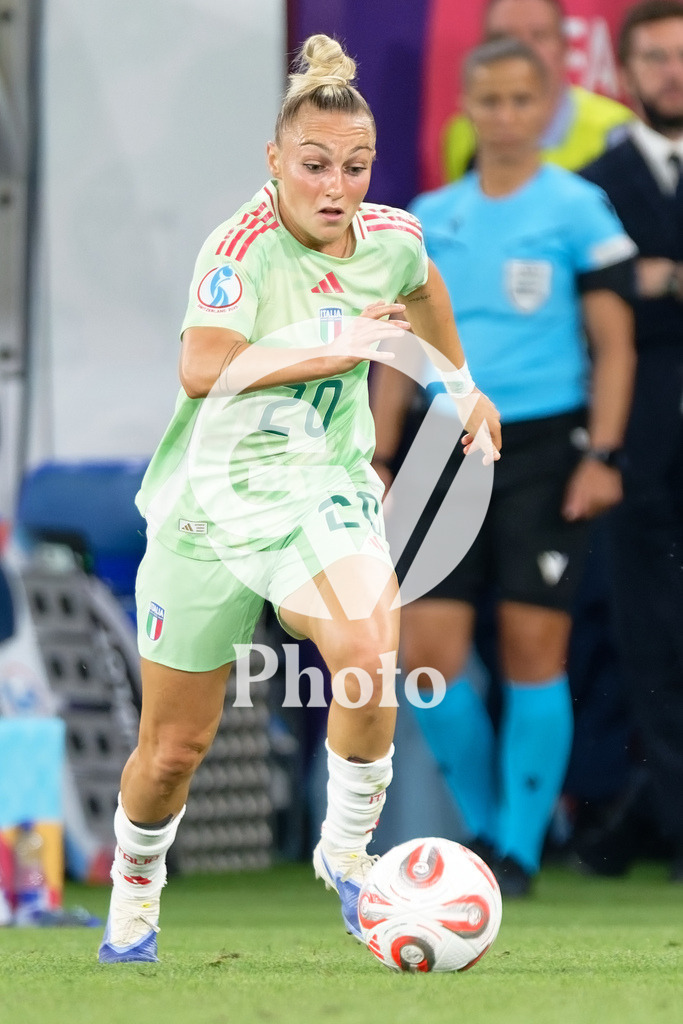 England v Italy - UEFA Women's EURO 2025 Semi-Final | GENEVA, SWITZERLAND - JULY 22:  Giada Greggi of Italy runs with the ball during the UEFA Women's EURO 2025 Semi-Final match between England and Italy at Stade de Geneve on July 22, 2025 in Geneva, Switzerland. (Photo by Giuseppe Velletri/Sports Press Photo/Getty Images)