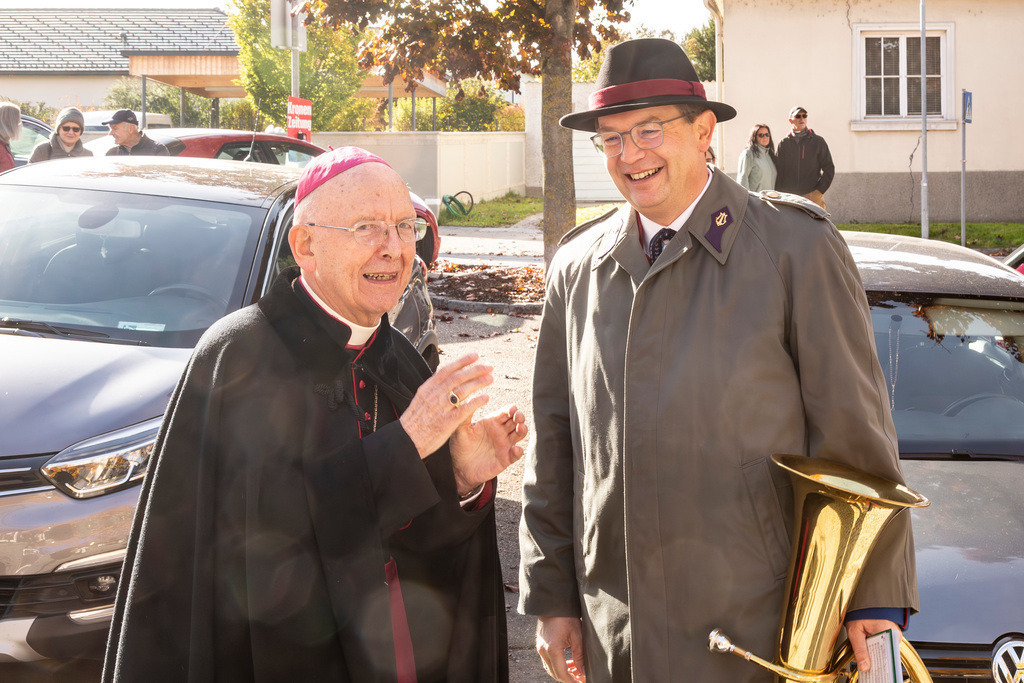 Festmesse-099 | Fotodoku der Festmesse anläßlich der Seligsprechung von Maria Theresia LEDOCHOWSKA 1975, zelebriert von Altbischof DDr. Klaus Küng und Pfarrer Mag. Zenon PAJAK in der Pfarrkirche Loosdorf. 