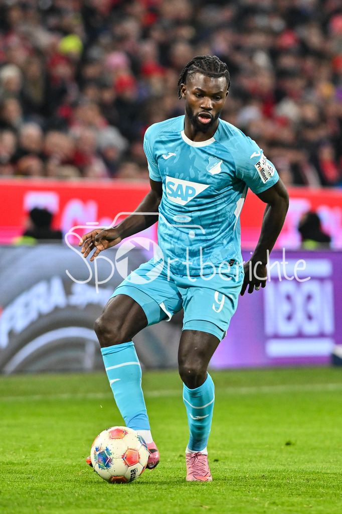 FC Bayern München - TSG 1899 Hoffenheim | MUNICH, GERMANY - 08. FEBRUARY: am Ball Ihlas BEBOU (TSG Hoffenheim 9) / Einzelfoto / Freisteller während dem Bundesligamatch zwischen dem FC Bayern München und der TSG 1899 Hoffenheim am 21. Spieltag in der Allianz Arena / DFL REGULATIONS PROHIBIT ANY USE OF PHOTOGRAPHS AS IMAGE SEQUENCES AND/OR QUASI-VIDEO