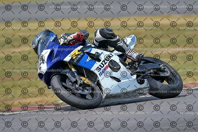 25bt04-1637 | markuskiefer.com - Realisiert mit Pictrs.com
