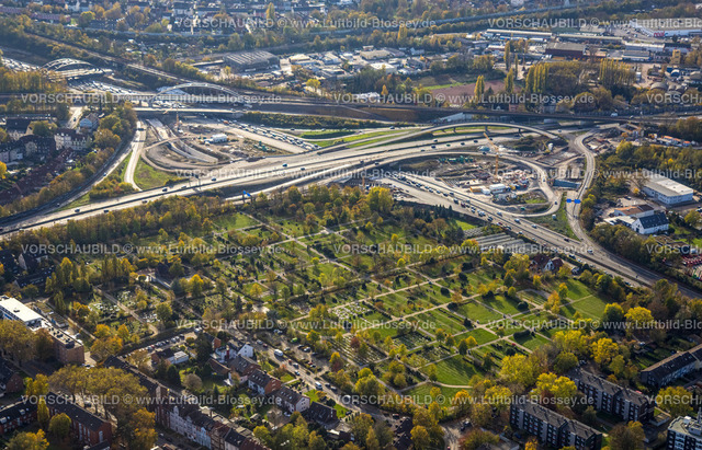 Herne221101381oestlich | Luftbild, Großbaustelle Autobahnkreuz Herne der Autobahn A42 und Autobahn A43, mit Bau des Baukau-Tunnels, Nordfriedhof, Baukau, Herne, Ruhrgebiet, Nordrhein-Westfalen, Deutschland