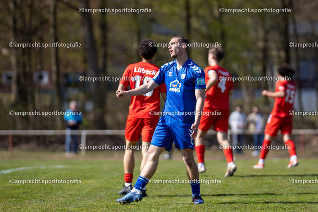 Fußball I Junioren I Saison 2025-2026 I DFB-Nachwuchsliga I 8. Spieltag I JFV Lübeck - 1. FC Magdeburg 46 | Max Adrian (16, 1. FC Magdeburg) - Realisiert mit Pictrs.com