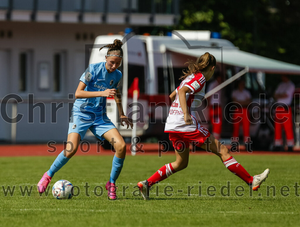 2023-09-09_100_FC_Bayern_Muenchen_gegen_SC_Freiburg | Aschheim, Deutschland, 09.09.2023:
Fußball, B-Juniorinnen-Bundesliga Süd 2023 / 2024, 1. Spieltag, FC Bayern München gegen SC Freiburg, Endergebnis: 4:0

Foto: Christian Riedel / fotografie-riedel.net