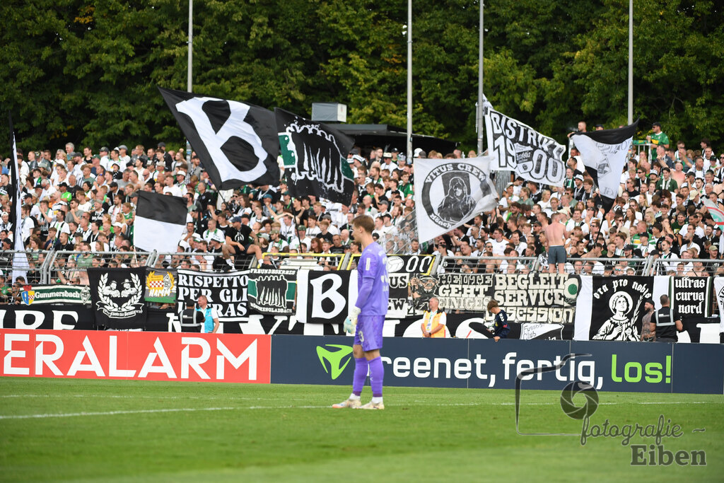 SV Atlas-Delmenhorst-Borussia Mönchengladbach | DFB-Pokal 1. Runde;SV Atlas Delmenhorst (gelb)-Borussia Mönchengladbach (schwarz) am 17.08.2025 in Oldenburg (Marschweg-Stadion), Photo: Philip Eiben 2025 - Realisiert mit Pictrs.com