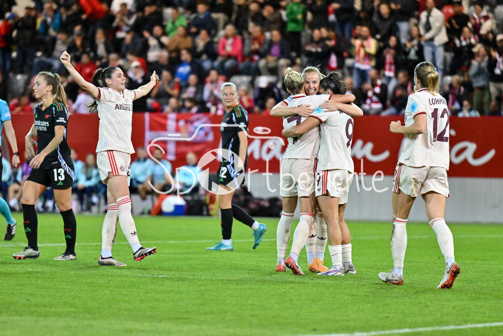 FC Bayern München Frauen - Arsenal London Frauen | Jubel nach dem Treffer zum 1-1 durch Glodis VIGGOSDOTTIR (FCB #4) / Freude / happy / Tor / torschuetzin / UEFA Womens Champions League: FC Bayern München Frauen - Arsenal London Frauen, FC Bayern Campus am 09.10.2024