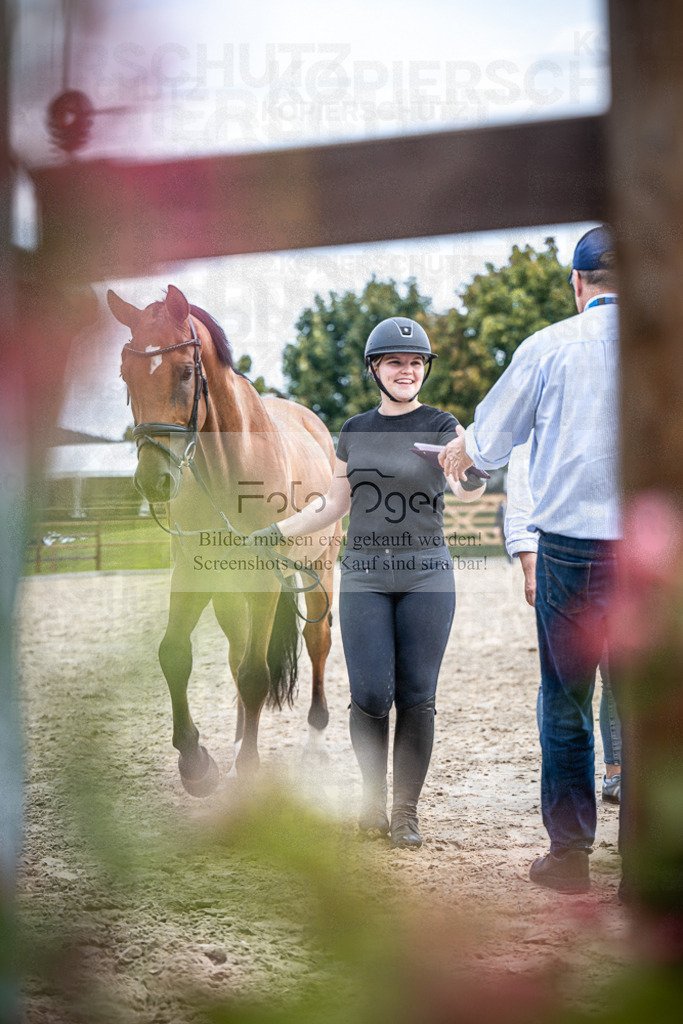 DOS_2313 | Entdecke hochwertige Reitturnierfotos von Foto Oger. Professionell, emotional und authentisch – jetzt Lieblingsmomente im Shop bestellen.Deutschlandweite Turnierfotografie. - Realisiert mit Pictrs.com