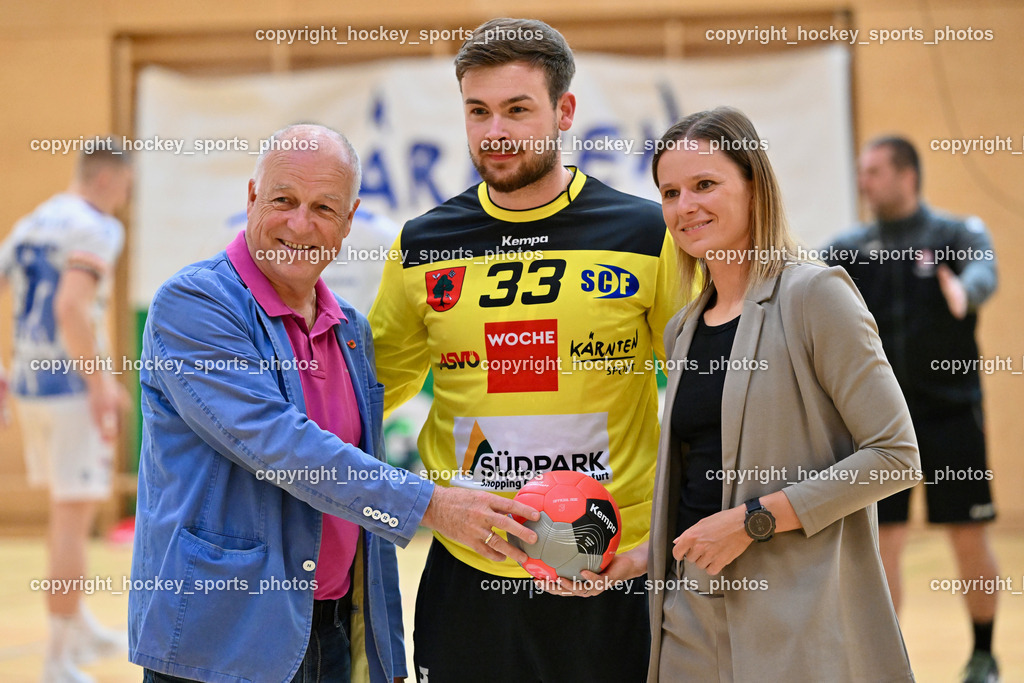 SC Ferlach vs. ALPA HC Hard | Ferlacher Bürgermeister Ingo Appé, #33 STRIEBNIG Florian SC Ferlach, Vanessa Herzog Eisschnellläuferin, SC Ferlach vs. ALPA HC Hard, SC Ferlach vs. ALPA HC Hard am 30.04.2024 in Ferlach (Ballspielhalle Ferlach), Austria, (Photo by Bernd Stefan)
