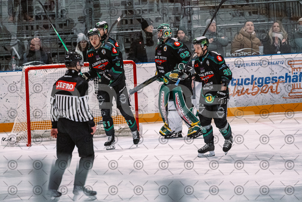 Alligators_vs_Peiting_04_01_2026-084 | Höchstadt Alligators Fotogalerie: Eishockey-Action aus Franken. Professionelle Spielfotos, Portraits & Stadionbilder zum Download. Jetzt entdecken! - Realisiert mit Pictrs.com