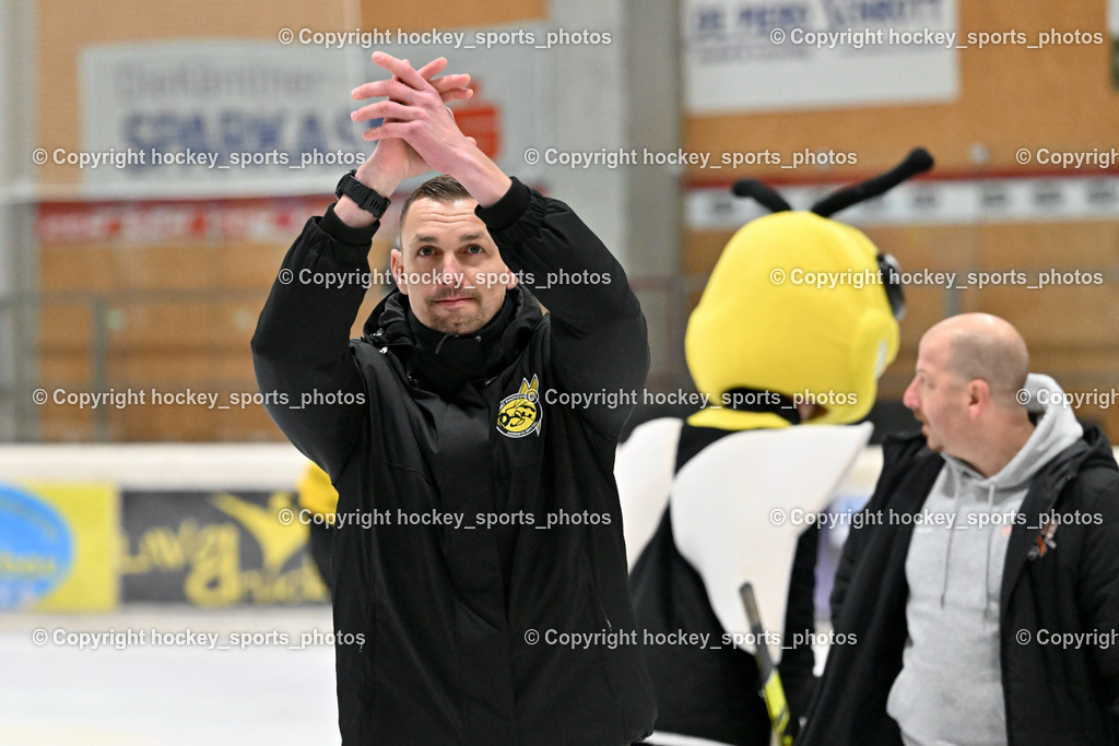 EC Hornets Spittal vs. USC Piraten Velden 18.2.2024 | Headcoach EC Hornets Spittal ORZETEK Florian, EC Hornets Spittal vs. USC Piraten Velden 18.2.2024, EC Hornets Spittal vs. USC Piraten Velden 18.2.2024 am 18.02.2024 in Spittal an der Drau (Eissportzentrum Spittal), Austria, (Photo by Bernd Stefan)
