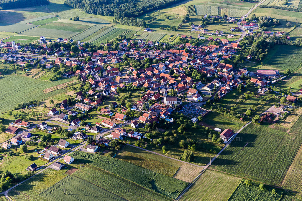 Vue aérienne: Schoenenbourg à Schœnenbourg dans le département Bas Rhin, France. Photo: IMG_100831.jpg prise le 08/06/2017 par Werner Riehm/FLY-FOTO.eu – Résolution de l'original: 5472 x 3648 px
