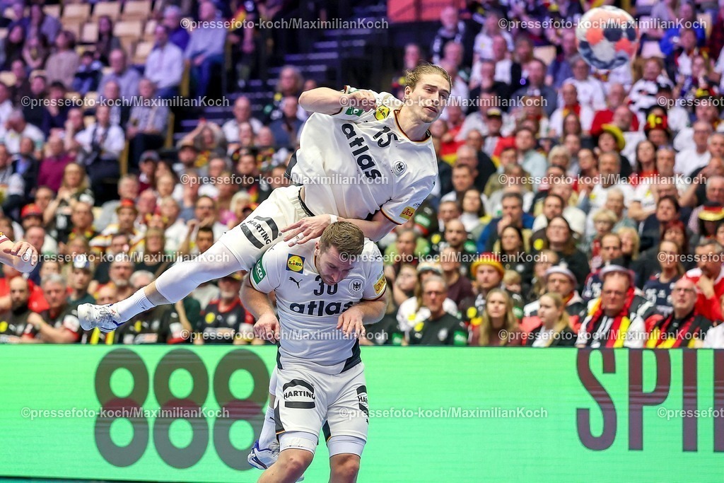 EHF15012602093 | 15.01.2026, Handball, Men's EHF EURO 2026, Deutschland - Östereich, Jyske Bank Boxen in Herning, Dänemark, Preliminary Round:  Juri Knorr (Germany #15) wirft auf das Tor und stolpert dadurch über  Lukas Mertens (Germany #36) 