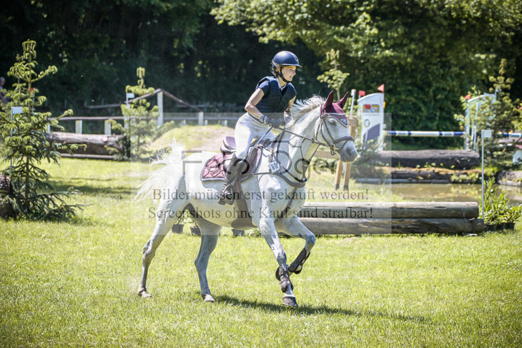 DOS_5697 | Entdecke hochwertige Reitturnierfotos von Foto Oger. Professionell, emotional und authentisch – jetzt Lieblingsmomente im Shop bestellen.Deutschlandweite Turnierfotografie. - Realisiert mit Pictrs.com