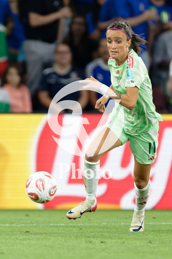 England v Italy - UEFA Women's EURO 2025 Semi-Final | GENEVA, SWITZERLAND - JULY 22:  Barbara Bonansea of Italy runs with the ball during the UEFA Women's EURO 2025 Semi-Final match between England and Italy at Stade de Geneve on July 22, 2025 in Geneva, Switzerland. (Photo by Giuseppe Velletri/Sports Press Photo/Getty Images)