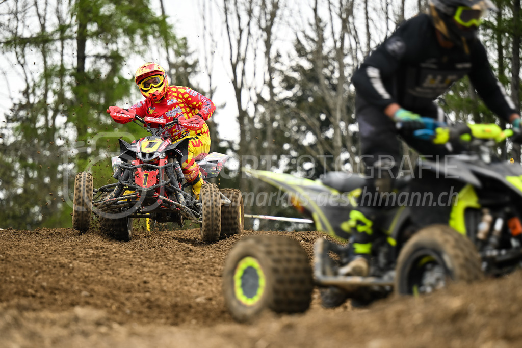 Motocross Schlatt bei Winterthur - 30. April 2023 | #1 Ferraz Joao aus Regensdorf (CH) auf Suzuki J Francing in der Kategorie Quad am Motocross Schlatt bei Winterthur, 30. April 2023. 
Instagram: @mx_schlatt | @mc_wila | @sam_schweiz
Bild: Sportfotografie Markus Aeschimann | www.markus-aeschimann.ch - Realisiert mit Pictrs.com
