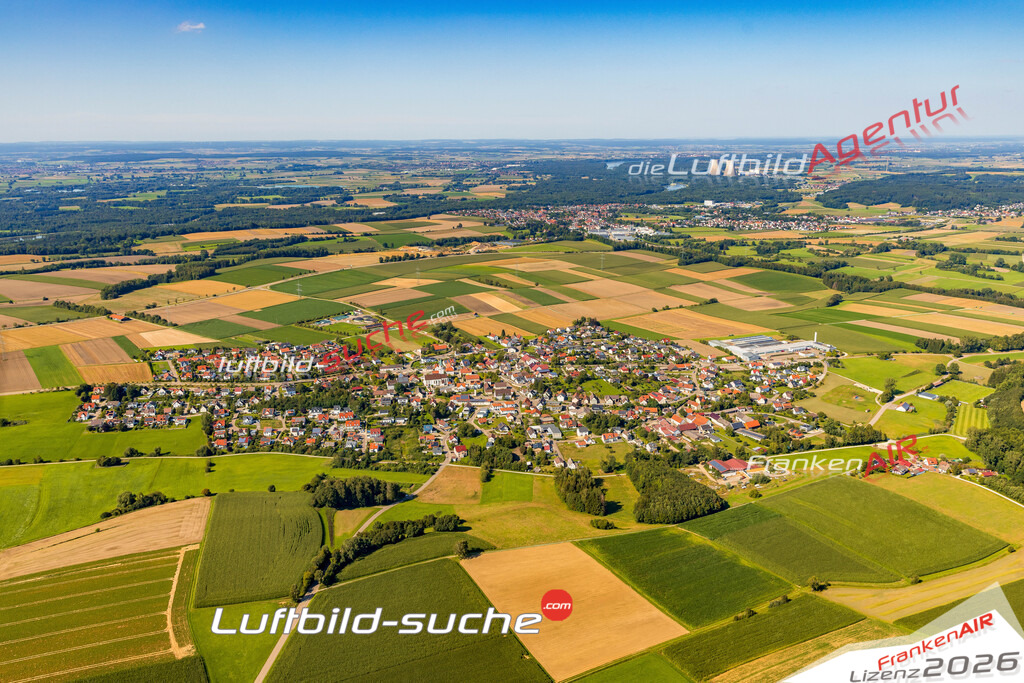 Luftaufnahme der Stadt Rettenbach - Die Luftaufnahme wurde 2025 vom UL-Flugzeug heraus erstellt ( keine Drohne ) - Hochauflösende Luftaufnahme - für professionelle Ausdrucke geeignet. Die Geschenkidee !Mit Lizenz und Bildrechte bestellbar