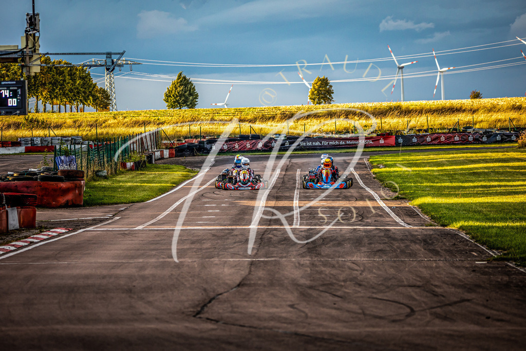 5D061C98-92A6-4A5F-9BDB-AF9DB7715A7D | traudl_s_fotos