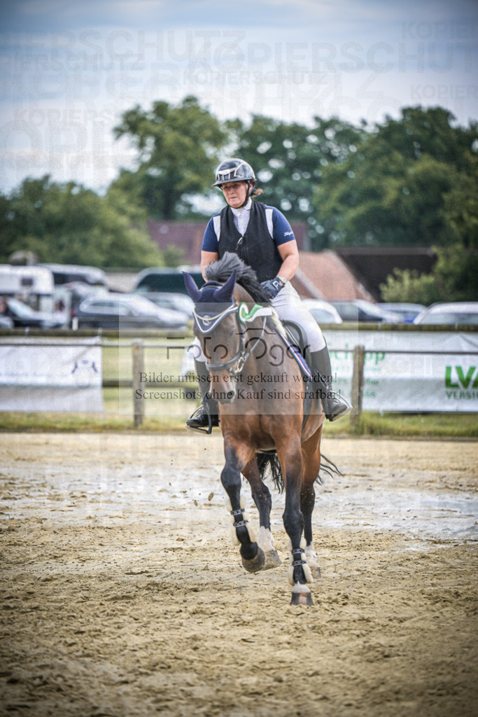 DOS_5383 | Entdecke hochwertige Reitturnierfotos von Foto Oger. Professionell, emotional und authentisch – jetzt Lieblingsmomente im Shop bestellen.Deutschlandweite Turnierfotografie. - Realisiert mit Pictrs.com