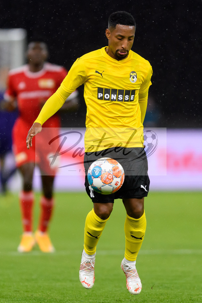 FCUKUO20210826_127 | Fussball, Herren: Felipe Aspegren (Kuopion PS) in Aktion, am Ball, Einzelaktion beim Spiel der UEFA Conference League zwischen 1. FC Union Berlin und Kuopion PS im Olympiastadion am 26.08.2021 in Berlin, Deutschland. - Realisiert mit Pictrs.com