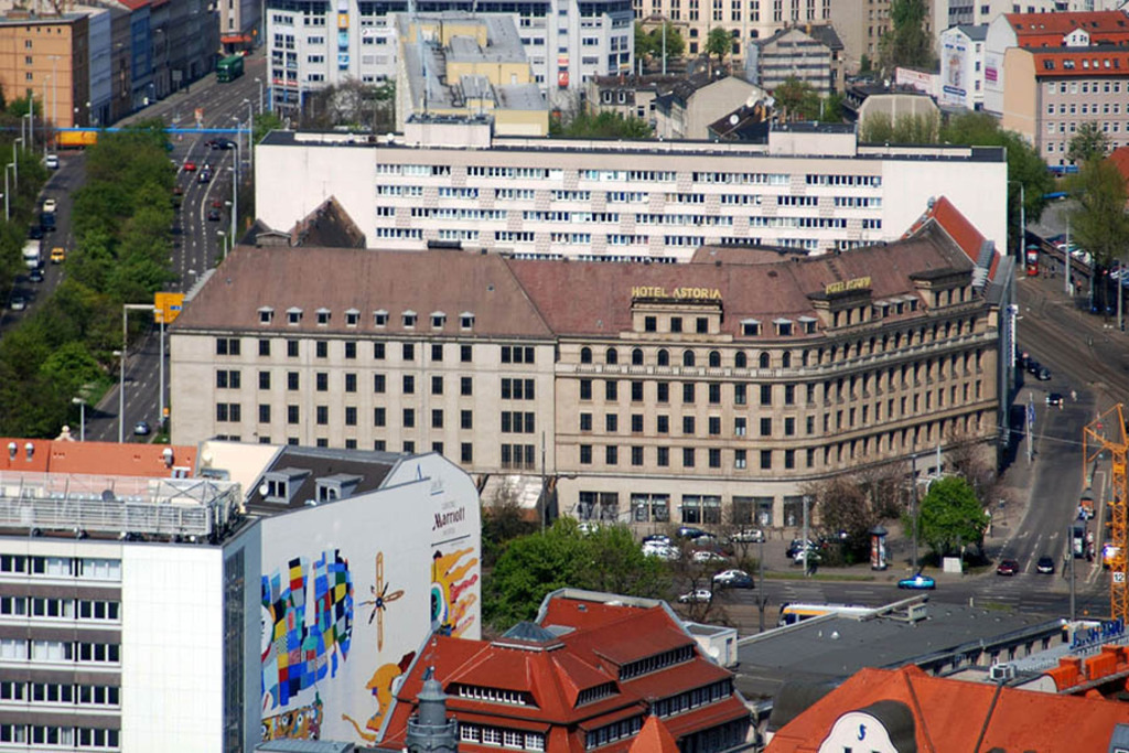 Hotel Astoria (2012) | Entdecke über 20 Kategorien Leipzig-Motive: Foto-Downloads, hochwertige Poster, Leinwand- & Fine-Art-Prints. Jetzt Lieblingsfoto im Bildlexikon Leipzig Shop bestellen!