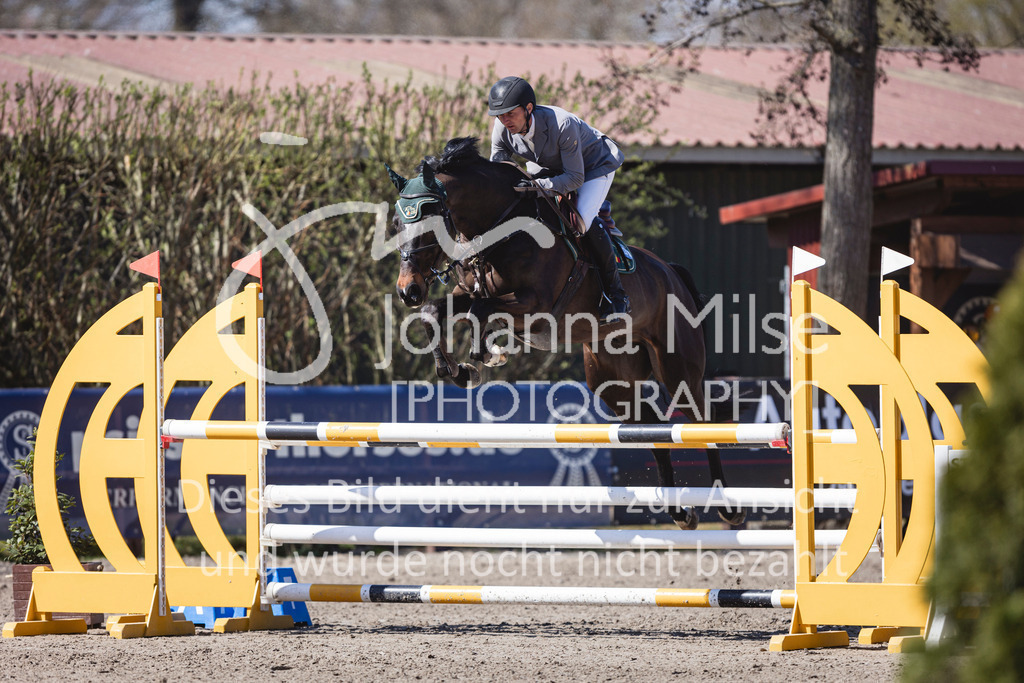 250408_Mühlen_SprPf-L-332 | Deine schönsten Turniermomente als professionelle Fotos! Entdecke hochwertige Pferdesport-Fotografie im Online-Shop. Jetzt Fotos finden & bestellen!
