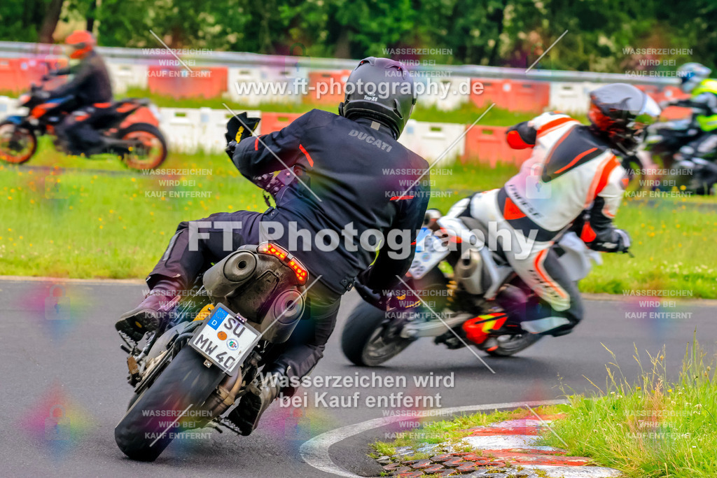 VBK-6720 | Hier findet Ihr Bilder von Touristenfahrten auf der Nürburgring Nordschleife oder von anderen Veranstaltungen die ich besucht habe. Viel Spass beim Durch Schauen 